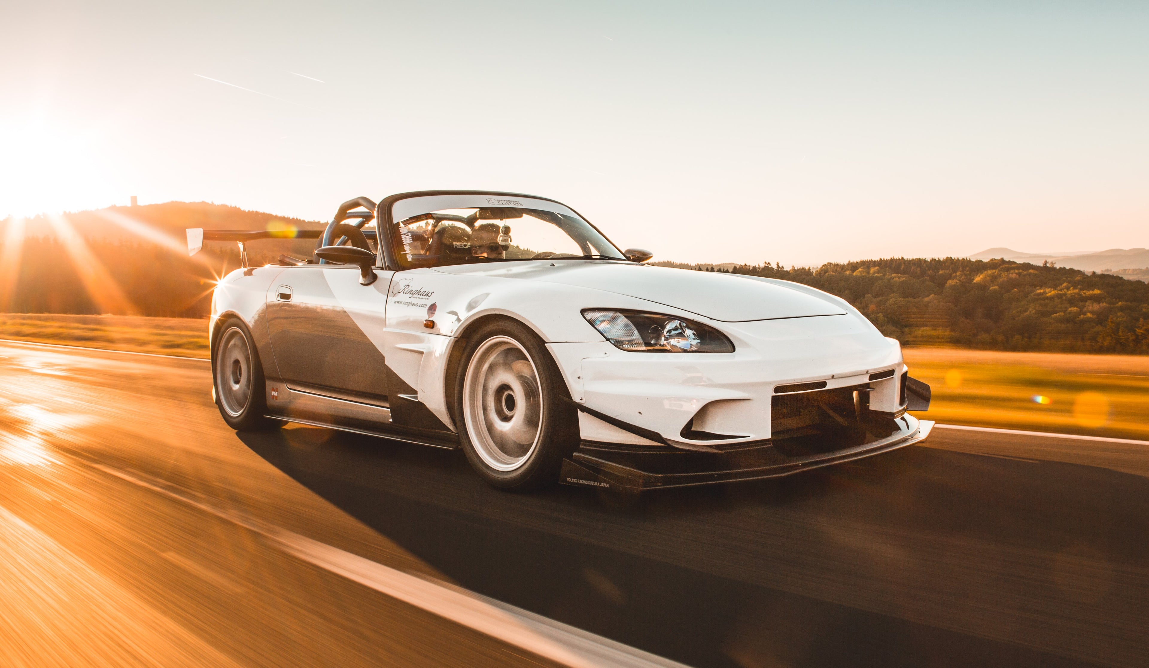 Honda S2000 track car running Deadweight Industries 2kg Touge 200 lightweight lithium battery. Perfect weight reduction mod